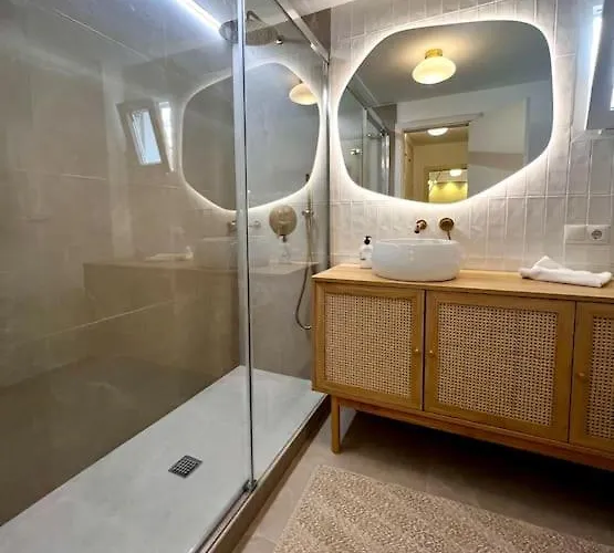 Nuevo Close To Sinese Design Homes Apartment